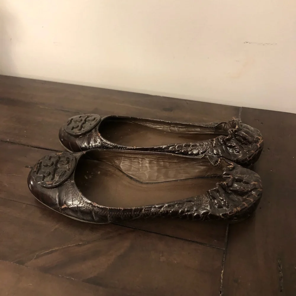 Tory Burch reva brown crocodile print flats